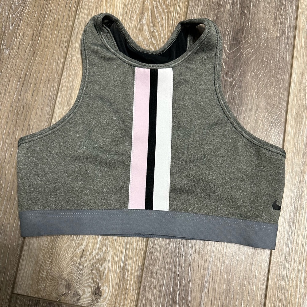 🛍️ Nike sports bra
